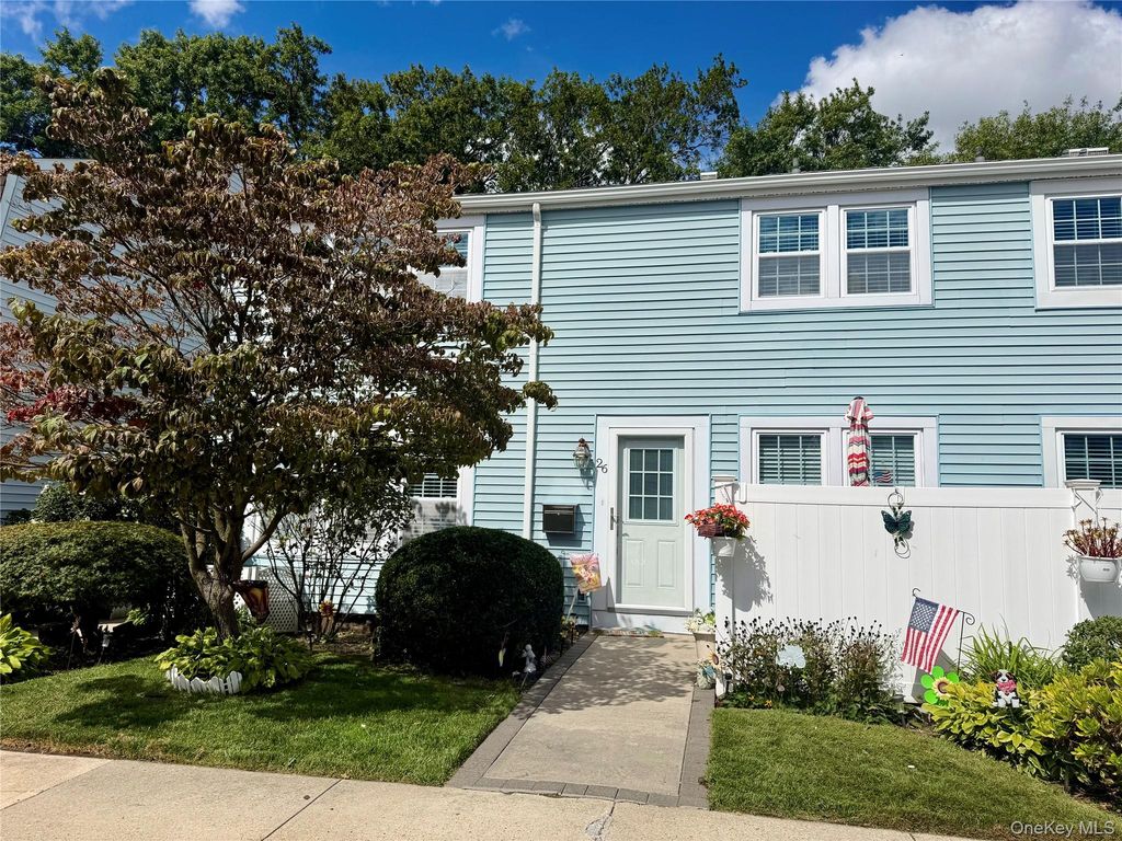 26 Whalers Cove, Babylon, NY 11702 — photo 2