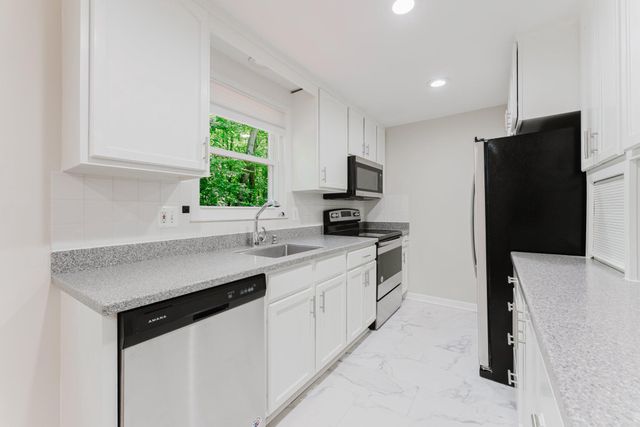 8143 CRYSTAL CREEK CT, Springfield, VA 22153