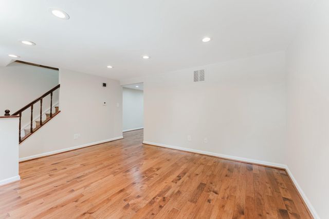 8143 CRYSTAL CREEK CT, Springfield, VA 22153