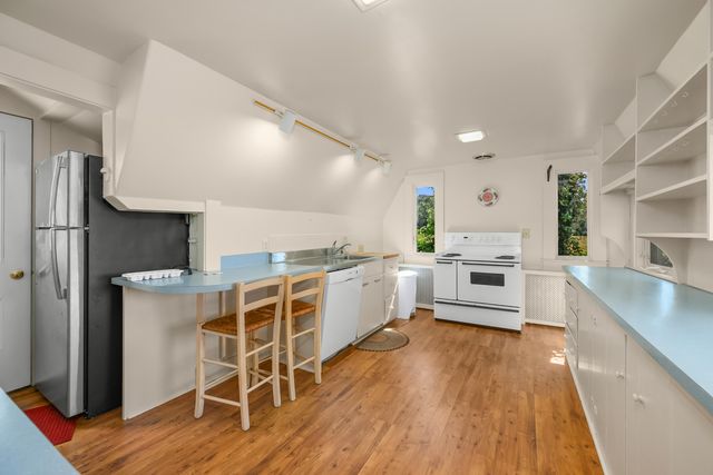 5 Strandway, West Harwich, MA 02671