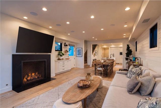 211 35th, Newport Beach, CA 92663