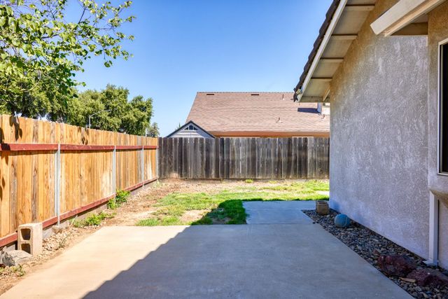1637 Fantasy Ct, Modesto, CA 95351