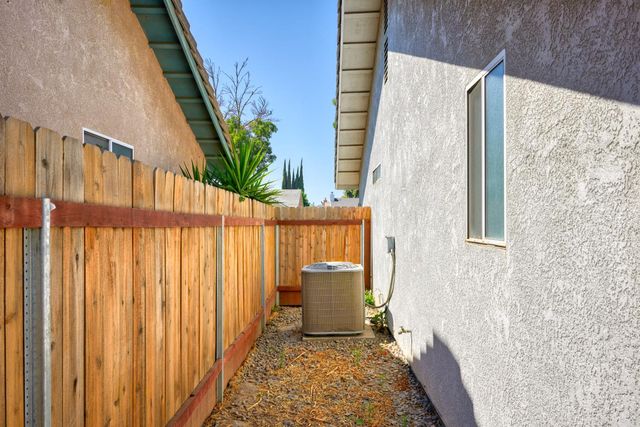 1637 Fantasy Ct, Modesto, CA 95351