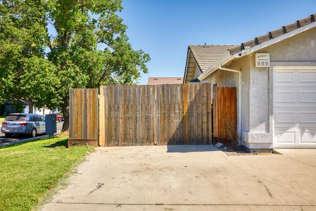 1637 Fantasy Ct, Modesto, CA 95351