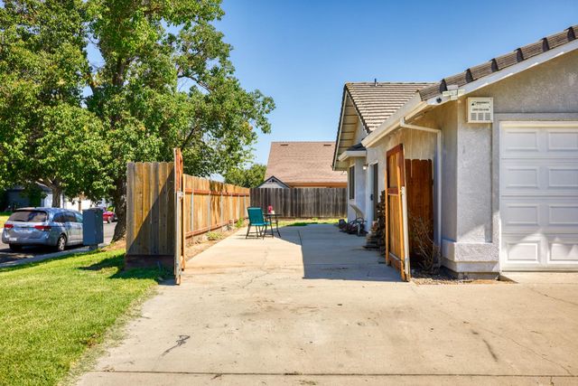 1637 Fantasy Ct, Modesto, CA 95351