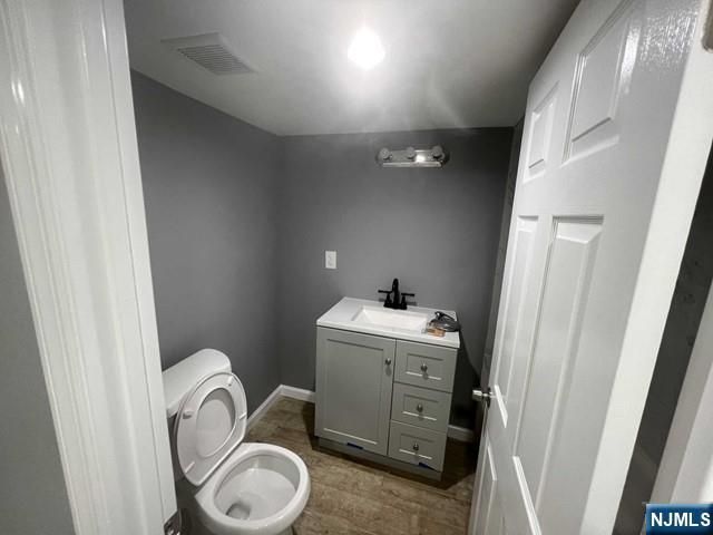 33-35 Obal Avenue, Elmwood Park, NJ 07407