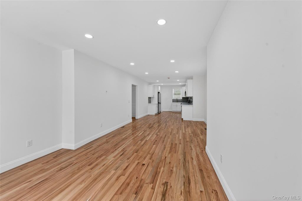 15 Grand Place, Huntington Station, NY 11746 — photo 4
