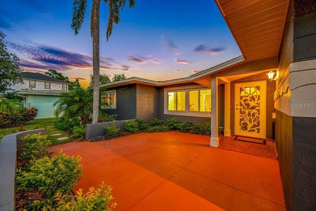 328 BAYVIEW DRIVE NE, St Petersburg, FL 33704