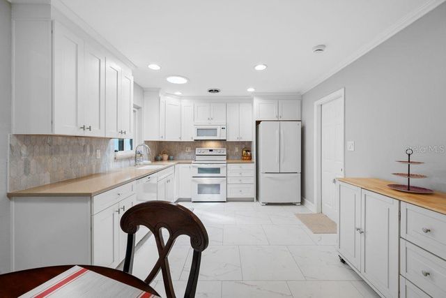 328 BAYVIEW DRIVE NE, St Petersburg, FL 33704