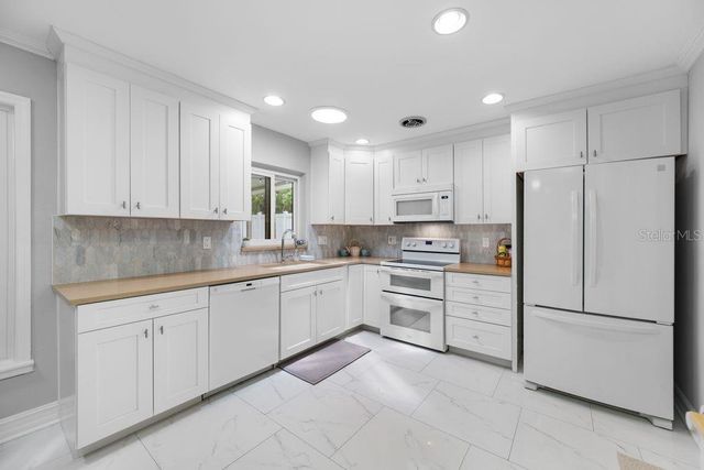 328 BAYVIEW DRIVE NE, St Petersburg, FL 33704