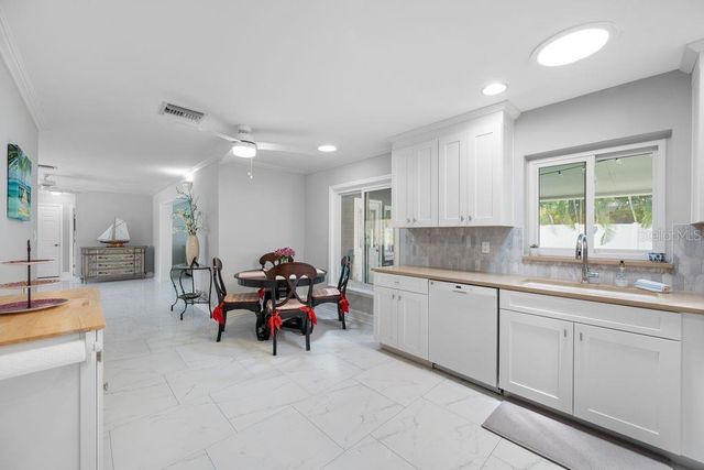328 BAYVIEW DRIVE NE, St Petersburg, FL 33704