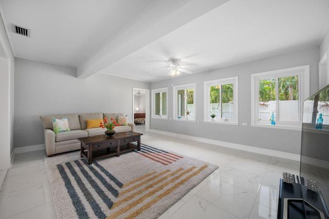 328 BAYVIEW DRIVE NE, St Petersburg, FL 33704