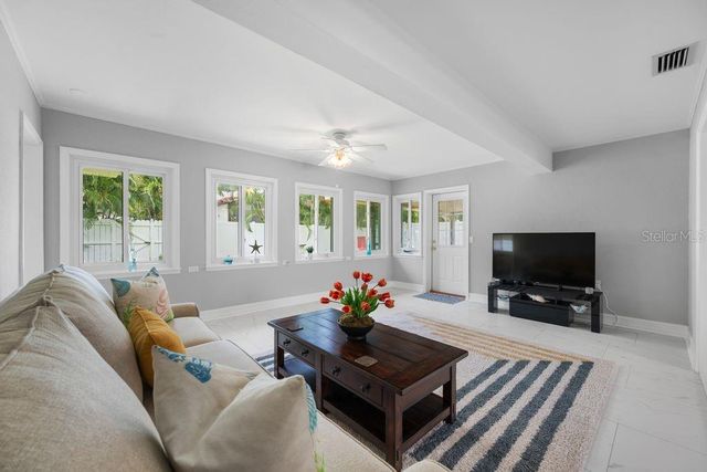 328 BAYVIEW DRIVE NE, St Petersburg, FL 33704