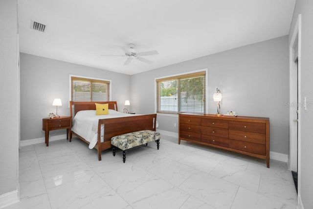 328 BAYVIEW DRIVE NE, St Petersburg, FL 33704