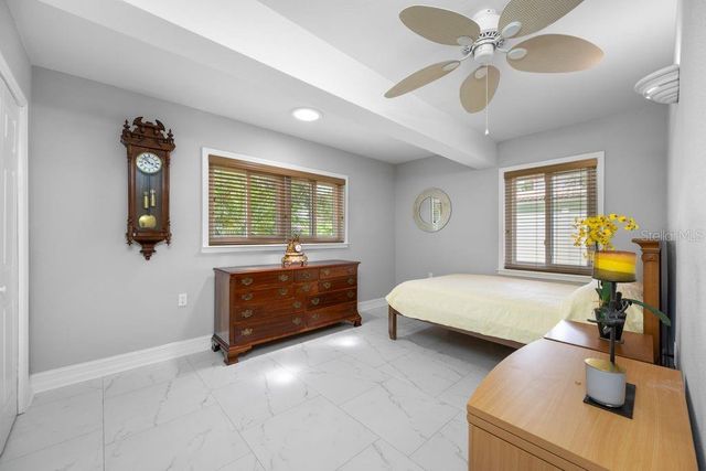 328 BAYVIEW DRIVE NE, St Petersburg, FL 33704