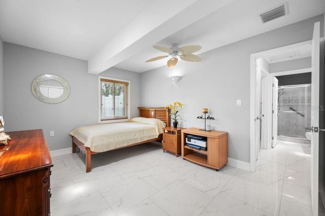 328 BAYVIEW DRIVE NE, St Petersburg, FL 33704