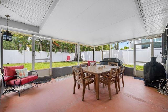328 BAYVIEW DRIVE NE, St Petersburg, FL 33704