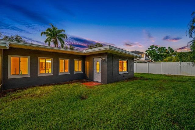 328 BAYVIEW DRIVE NE, St Petersburg, FL 33704