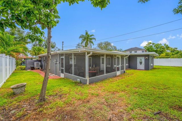 328 BAYVIEW DRIVE NE, St Petersburg, FL 33704