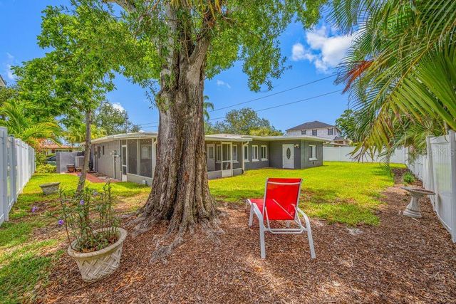 328 BAYVIEW DRIVE NE, St Petersburg, FL 33704