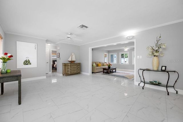 328 BAYVIEW DRIVE NE, St Petersburg, FL 33704