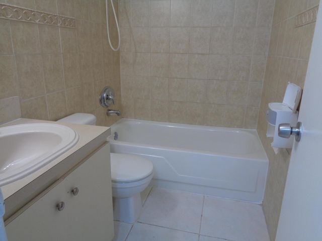 2008 Jackson Street E9, Hollywood, FL 33020