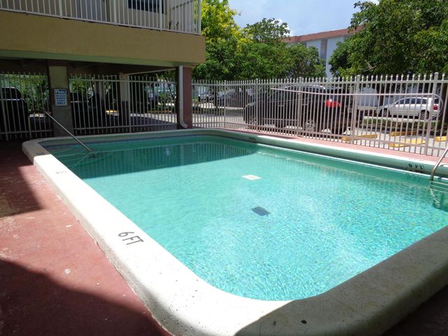 2008 Jackson Street E9, Hollywood, FL 33020