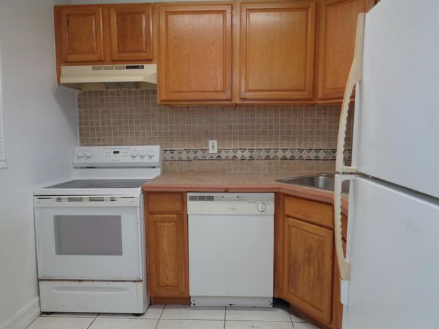 2008 Jackson Street E9, Hollywood, FL 33020