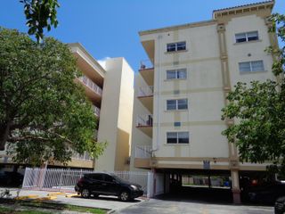 2008 Jackson Street E9, Hollywood, FL 33020