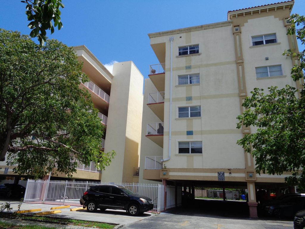 2008 Jackson Street E9, Hollywood, FL 33020