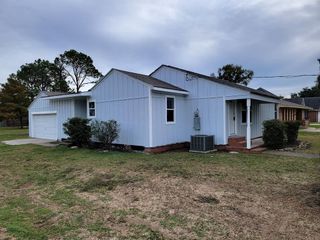 6698 Verde Street, Groves, TX 77619