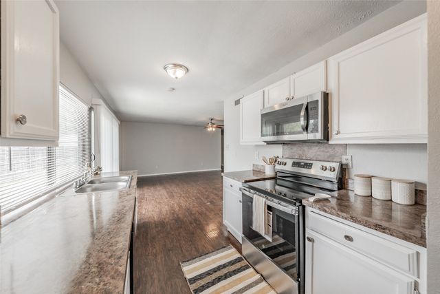 720 Nora Lane, Desoto, TX 75115