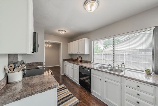 720 Nora Lane, Desoto, TX 75115