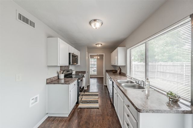 720 Nora Lane, Desoto, TX 75115