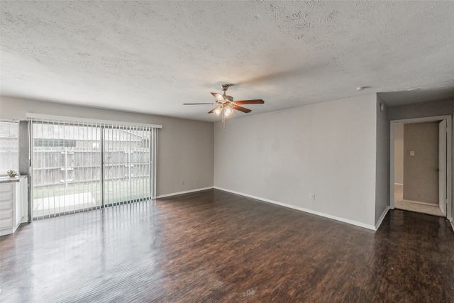 720 Nora Lane, Desoto, TX 75115