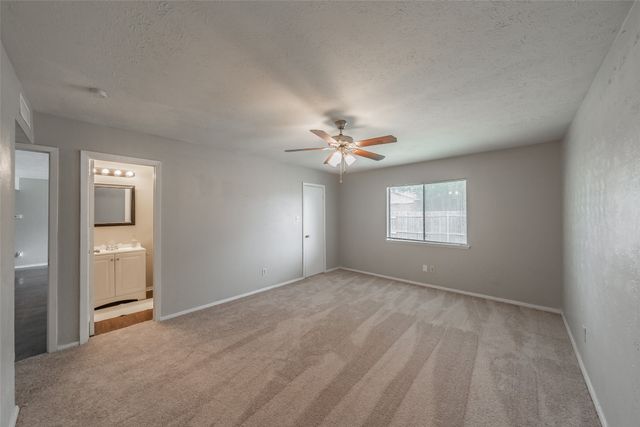 720 Nora Lane, Desoto, TX 75115