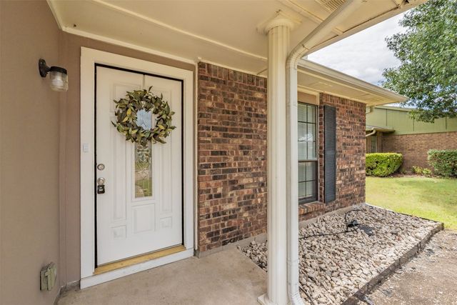 720 Nora Lane, Desoto, TX 75115