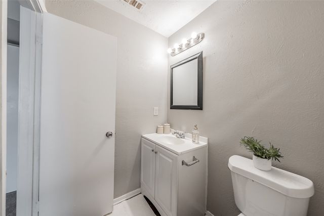 720 Nora Lane, Desoto, TX 75115