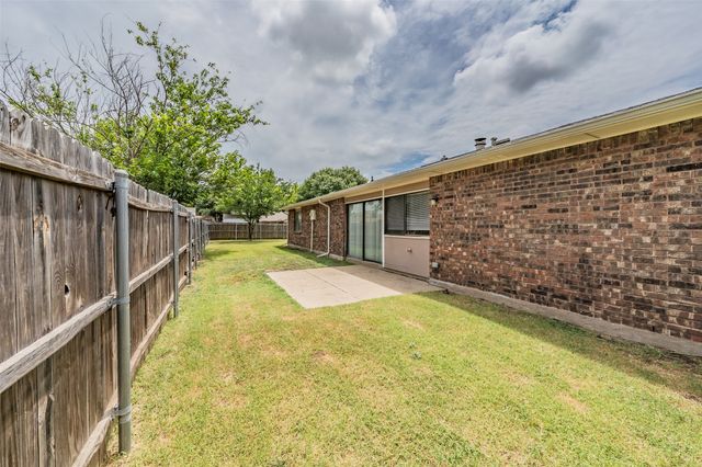 720 Nora Lane, Desoto, TX 75115