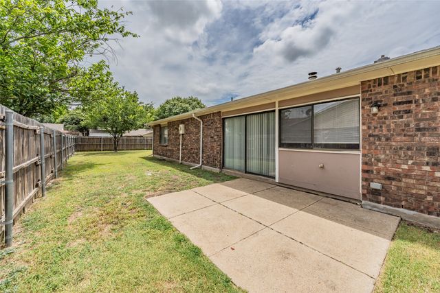 720 Nora Lane, Desoto, TX 75115