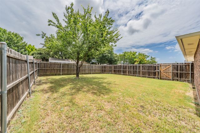 720 Nora Lane, Desoto, TX 75115