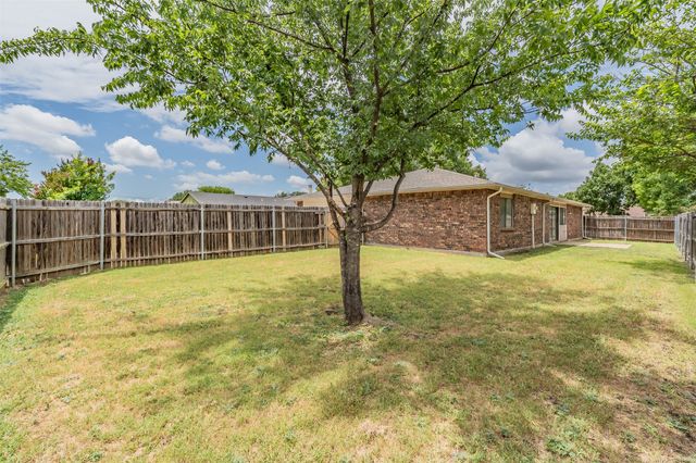 720 Nora Lane, Desoto, TX 75115