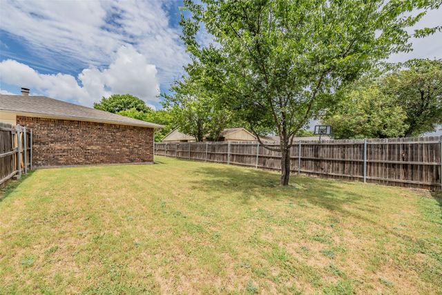 720 Nora Lane, Desoto, TX 75115