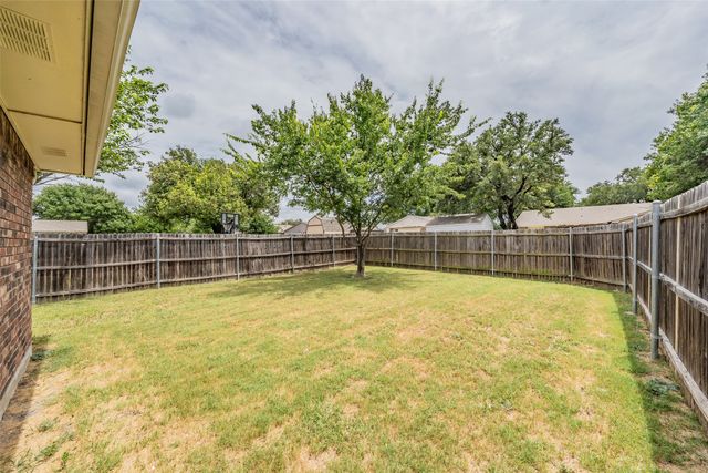 720 Nora Lane, Desoto, TX 75115