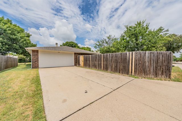 720 Nora Lane, Desoto, TX 75115