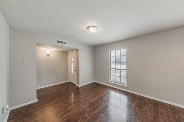 720 Nora Lane, Desoto, TX 75115