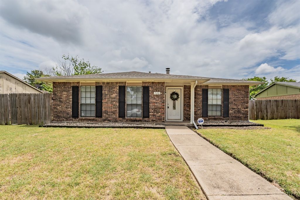 720 Nora Lane, Desoto, TX 75115