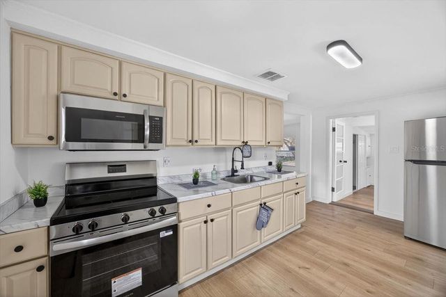 45806 LAKE STREET, Paisley, FL 32767