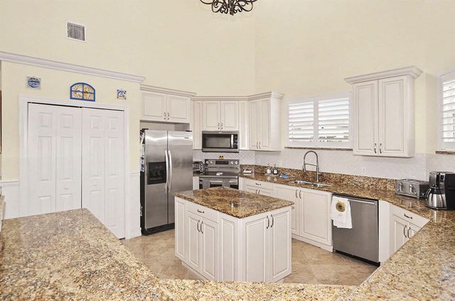 6008 NW Winfield Drive, Port St. Lucie, FL 34986