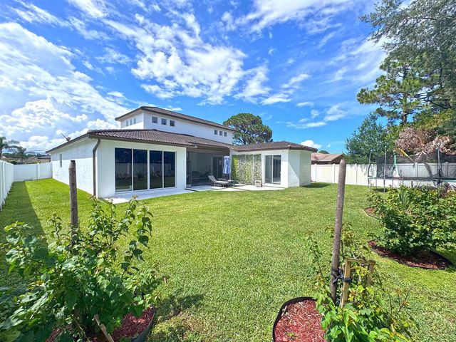 6008 NW Winfield Drive, Port St. Lucie, FL 34986